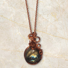 Load image into Gallery viewer, Labradorite in Copper